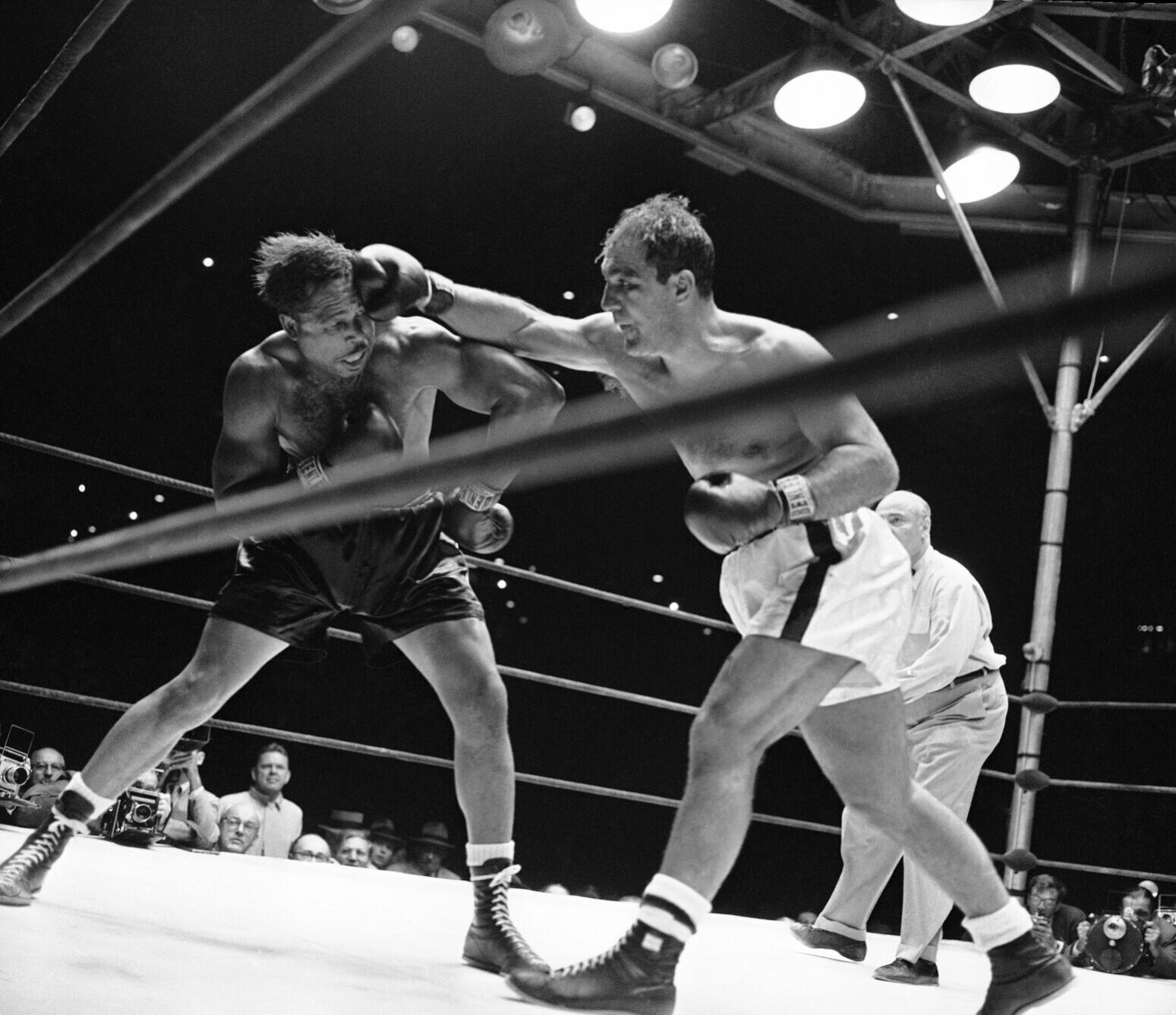 1955: Rocky Marciano knocks out Archie Moore to retain heavyweight title